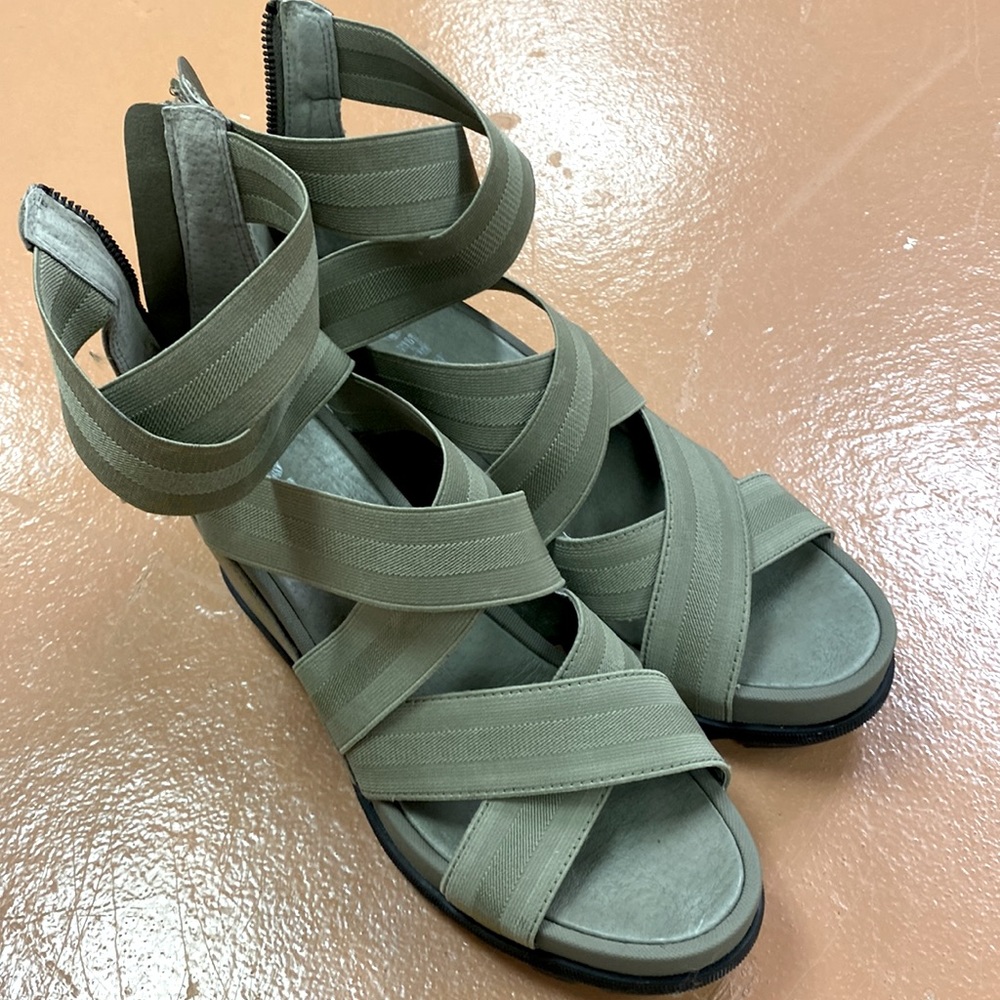 SOREL ankle sandals 10.5 back zipper stretch straps 4” wedge 1 1/2” platform